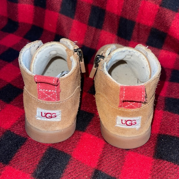UGG Toddler Boys Size 12 Tan with Red Suede Ankle Boots with Zipper - Picture 6 of 9